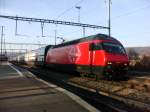 Die Re 460 076 fhrt mit ihrem Flugzug aus Dietikon aus am 25.02.2008