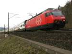 Re 460 059 mit IC 2000 bei Gelterkinden am 14.03.2009