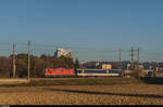 Re 4/4 II 11125 erreicht am 6. Dezember 2016 mit dem Jail-Train Bassersdorf.