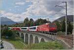 Kurz nach Segnas kommt bereits die MGB HGe 4/4 II N° 5  Mount Fuji  mit dem Glacier Express 902 aus Zermatt und konnte kurz vor der Einfahrt in den letzten Zahnstangenabschnitt auf dem Viadukt über das Val de Cuoz  fotografiert werden. 

16. Sept. 2020