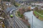 Re 446 018 und Re 446 015 am Zugende befinden sich mit den Wagen des Voralpen-Express VAE 2580 zwischen Lichtensteig und Wattwil auf der Fahrt von St. Gallen nach Luzern (30.03.2018).