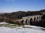 Voralpen-Express IR 2418 von Romanshorn nach Luzern berquert am 26.12.2011 zwischen Schachen und Degersheim den Weissenbach-Viadukt.