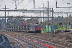 Dienstag den 26.03.2024 um 13:21 Uhr in Morges (VD). Im Bahnhof Morges auf Gleis 54 steht der fertig Formatierte Normalspur Panzerzug bereit zur Kontrolle durch den Visiteur (Wagenmeister). Gleichzeitig fährt gegenüber auf dem Gleis 55/75 der Schmalspur Güterzug mit leeren geschemmelten Panzerwagen in Richtung Bière, um weitere Panzer abzuholen, aus dem Bahnhof von Morges. Am Normalspurzug befindet sich die Re 6/6 11681 / Re 620 081-0 mit der UIC Nr. 91 85 4620 081-0 CH-SBB welche das Wappen von Immensee trägt. Am MBC Schmalspurzug befindet sich die Ge 4/4 mit der Nummer 22 welche den Namen  La Venoge“ trägt. Koordinaten GMS (Grad, Minuten, Sekunden): N 46° 30’ 38.0’’ O 6° 29’ 34.9’’