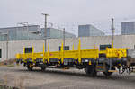 Güterwagen, 21 85 3329 048-0, steht beim Lok-Depot hinter dem Bahnhof SBB. Die Aufnahme stammt vom 13.11.2016.