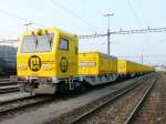 Marti / SBB - Marti Bauzug mit dem Steuerwagen  STmgmss-t  95 85 272 0901-8 Abgestellet im Gterbahnhof von Biel am 18.04.2010