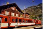 Zug der Matterhorn Gotthard Bahn (Meterspur-Adhsions-Zahnradbahn) Station Stalden 799m, im Oktober 2005.

