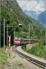 Die MGB HGe 4/4 erreicht mit ihrem Regionalzug nach Zermatt in Krze Stalden.
22.07.2012