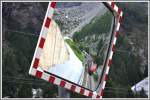 Glacier Express 909 mit einer HGe 4/4 II an einer unbersichtlichen Strassenunterfhrung bei Randa. (04.08.2013)