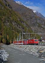 MGB: Regio mit HGe 4/4 ll 2 bei der Ausfahrt Tsch in Richtung Zermatt am 25.