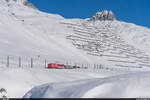 MGB Deh 4/4 24  Täsch  mit Autozug Sedrun - Andermatt am 10. Januar 2021 zwischen Oberalppass und Nätschen.
