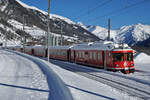 Be 4/4 Vorort-Pendel (RhB).
Zwei ausrangierte 4-teilige RhB Be 4/4 Vorort-Pendelzüge wurden vom Kanton Graubünden in den Kanton Wallis überführt.
Bei der Matterhorn Gotthard Bahn (MBG) sind sie für Einsätze während dem Bundeslager 2022 - Goms geplant. Am 13. Januar 2022, dem  HILARI , wurden sie bei herrlichem Winterwetter bei Reckingen abgelichtet.
Foto: Walter Ruetsch