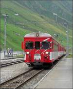 Ein MGB Regionalzug kommt am 01.08.08 aus Andermatt und fhrt in den Bahnhof von Realp ein. (Jeanny)