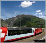 Den Aufstieg vor Augen  hat dieser Glacier-Express vor Andermatt.