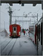 Zeit, den Khlschrank zu rumen...
Auf dem Station Oberalppass kreuzt sich unser Zug nach Disentis mit dem Gegenzug.
15. Mrz 2013