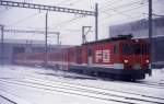 Schneefall im Mrz verschleiert das Bild am 6.3.1990 im Bahnhof Andermatt,  als FO Lok 92 einen Personenzug aus dem Depot zieht.