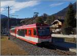 Der MGB ABDeh 4/8 2025 erreicht, als Regionalzug 336 von Zermatt nach Fiesch fahrend, den Bahnof Bitsch.
27. Dez. 2015