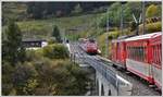 R835 nach Andermatt mit Deh 4/4 24 kreuzt in Dieni den Glacier Express PE900. (10.10.2019)