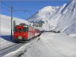 Der fast vollstndig besetzte Autozug mit Deh 4/4 kurz vor Ntschen. (10.01.2009)