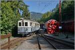 Bild 4 führt in die Vergangenheit, welche bei der Blonay-Chamby Bahn in Erinnerung gehalten wird: Der ASD BCFe 4/4 N° 1  TransOrmonan  verlässt Chaulin mit einen Zug im Rahmen des  Le