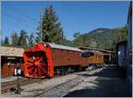 50 Jahre Blonay Chamby - MEGA BERNINA FESTIVAL: Ob in den Bergen oben wohl noch Schnee liegt?
 Ich jedenfalls musste beim Anfertigen dieses Bild in keinster Weise frieren...

Die RhB Ge 4/4 182 schiebt die BB G 2x 3/3 1052 in Chaulin Richtung  Bifurcation .
Darin ist die Ge 4/4 182 geübt, in hre Heimat schieb sie hin und wieder die Schwesterdampflok G 2x 3/3 1051, heute als X rot d 9213 bei der RhB noch im Einsatz.
9. Sept. 2018