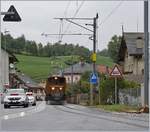 Die  Bernina-Strassenbahn  - ein nicht unbekanntes Bild aus Tirano oder Le Presse; doch dieses Bild zeigt die RhB Ge 4/4 182 bei der Fahrt durch den Ort Montbovon auf der TPF Strecke von Bulle nach Montbovon im Rahmen des Jubiläums  50 Jahre Blonay Chamby - MEGA BERNINA FESTIVAL (Bündnertag im Saaneland) 
14. Sept. 2018    