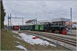 Die Blonay-Chamby G 2x 2/2 105 erreicht mit ihrem Extrazug den Bahnhof von Bossonnens.