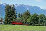  Schweizer Dampf Festival 2019  der Blonay Chamby Bahn 2019: Die kleine FP G 2/2 N° 4 ist mit ihrem NStCM Personenzugwagen vor der Kulisse der Savoyer Alpen bei Chaulin auf dem Weg nach Blonay.