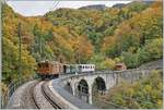 Die Bernina Bahn Ge 4/4 81 auf der Fahrt nach Blonay auf dem Baie de Clarens Viadukt kurz nach  Vers-Chez-Robert. 

11. Okt. 2020