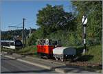 Autour de la voie ferrée / Rund um die eiserne Bahn (Herbstevent 2024) - Der kleine RB (Réseau Breton) Dm 2/2 N° 3 der Blonay-Chamby Bahn verlässt gut besetzt den Bahnhof von