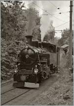 Autour de la voie ferrée / Rund um die eiserne Bahn (Herbstevent 2024) - Die BFD HG 3/4 hat mit ihrem Eil-Zug 355 in Chantemerle einen Bedarfshalt eingelegt und bringt ihren Zug nun langsam