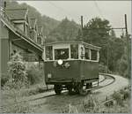 Autour de la voie ferrée / Rund um die eiserne Bahn (Herbstevent 2024)  Le Biniou  ist auf der Fahrt zurück nach Blonay. Die kleine Draisine besitzt eine Vorrichtung, die es erlaubt, jederzeit und an jeder Stelle die Dm 2/2 zu drehen. Bei diesem Bild ist diese  Einrichtung   zu grossen Teil zu sehen: Die beiden Element für den Drehmechanismus werden an der Front mitgeführt, und auf der Seite ist eine  der beiden Auffahrschienen befestigt.

8. September 2024