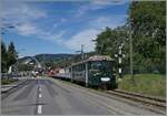 Autour de la voie ferrée / Rund um die eiserne Bahn (Herbstevent 2024) - Der GFM (Historique) BDe 4/4 141 verlässt mit einem gemischten Zug Blonay in Richtung Chaulin.