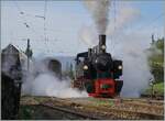 La DER de la Saison / Das Saison Ende der Blonay Chamby Bahn 2024 - Seit einigen Jahren zeigt die Blonay Chamby Bahn zum Saison Ende mit einem verdichteten Fahrplan ihre herrlichen Fahrzeuge im Einsatz. Zum Saison Abschluss nochmals Dampf vom Feinsten: die SEG G 2x 2/2 der Blonay-Chamby Bahn rangiert in Blonay.
Das Bild entstand durch das tiefhalten der Kamera, Standpunkt (bzw. Sitzpunkt) des Fotografen auf der links im Bild zu sehenden Mauer, zudem wurde der Betrieb wie üblich durch B-C Bahn Mitarbeiter überwacht. 

27. Oktober 2024