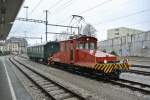 Zu meiner berraschung fuhr in Bulle folgendes Gespann ein: Te 4/4 14 und der ex. SBB Brnig C4 811 (heute Blonay-Chamby) in Bulle, 14.01.2014.