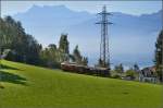 Der Triebwagen Nr 10 der Bernina-Bahn hat seit 2010 sein neues Zuhause am Genfer See. Leider auf der Schattenseite des Triebwagens aufgenommen, aber dennoch eine interessante Szenerie. Stefan hat irgendwie schon recht mit dem  hier ist die Sonne fast immer auf der falschen Seite . Chaulin, September 2014.