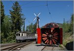 Der Winter ist vorbei und zwischen Chamby und Blonay fahren am Wochenende wieder allerlei bunte Züge: Chaulin, mit dem rangierenden LLB BCFeh 4/4 von 1914 und der RhB Berninbahn Schneeschleuder.
8. Mai 2016