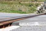 Die versenkbare Zahnstange beim DFB Bahnbergang in Oberwald im ausgefahrenen Zustand.28.08.1