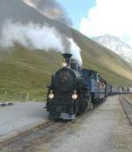 Furka/Schweiz: DFB Dampfzug am 15.08.00 bei der Einfahrt Station Furka