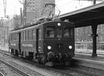 BDe 3/4 Nr. 43 «Apfelsaft-Express» durchfährt als Dienstzug auf Gleis 3 den HB Winterthur nach Effretikon. Sonntag, 19. Novemeber 2017