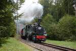 Am 21.09.2024 führte La Traction wieder mal Dampffahrten auf den Geleisen der Chemins de fer du Jura durch. Die Lok stammt ursprünglich aus Portugal und wird von diesem Verein im Jura zu touristischen Zwecken betrieben.