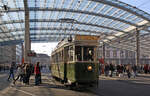 Das Restaurant-Tram Ce 4/4 647 an der Haltestelle Bern Bahnhof am 05.02.2011.