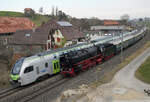 Gemütlicher Sonntagsausflug vom 13. März 2022 mit der Dampflok 01 202 PACIFIC bei Bundkofen anlässlich einer Zugskreuzung mit einem RABe 515  MUTZ  der BLS.
Foto: Walter Ruetsch