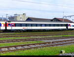 SBB - Personenwagen 2 Kl. 50 85 21-95 011-5 abgestellt im SBB Werkstätteareal in Yverdon am 2024.11.30 ... Standort des Fotografen auf dem Perron 2 des Bhf. Yverdon