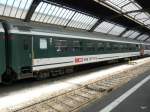 SBB - Personenwagen 2 Kl.  Bpm 51 85 21-70 437-0 in Hauptbahnhof Zrich am 26.08.2011