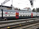 SBB - 1 Kl. Doppelstockwagen  A 50 85 16-94 014-7 im BLS Bahnhof Spiez am 26.01.2013