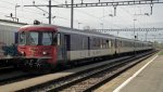 Verunstalteter Steuerwagen: Eine EW I/II Komposition mit der Re 4/4  11172 steht am 07.04.10 in Estavayer-le-Lac und wartet auf ihren Einsatz.