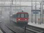 SBB - Ersatzschnellzug Bern - Zrich mit dem Steuerwagen BDt 50 85 82-33 982-3 an der Front des Zuges bei der einfahrt im Bahnhof Herzogenbuchsee am 28.03.2013