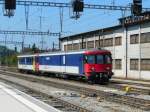 SBB - Im Bahnhof Burgdorf bei der Durchfahrt der SBB/Securitas Gefngissteuerwagen St 50 85 89-33 900/901 mit dem Triebwagen Typ RBe 540 047-8 unterweg am 01.09.2009