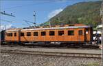 Der Teakholzwagen des Orientexpress. Dieser Wagen zählt wohl zu den prachtvollsten und bestrestaurierten Eisenbahnfahrzeugen weltweit. Allzuoft scheint er nicht im Einsatz zu sein, jedenfalls fühlt man sich beim Anblick wie ein Glückspilz. Seewen (SZ), September 2018.

Für Frank gibt es hier auch die Nummer 55 85 88-13 426-9 CH-SEHR. Jetzt kannst Du ihn einsortieren, wie Du es für passend hältst...