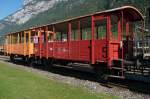 Aus einem Gterwagen umgebaut, der Aussichtswagen #5 im Depot Erstfeld, 1.10.2011 